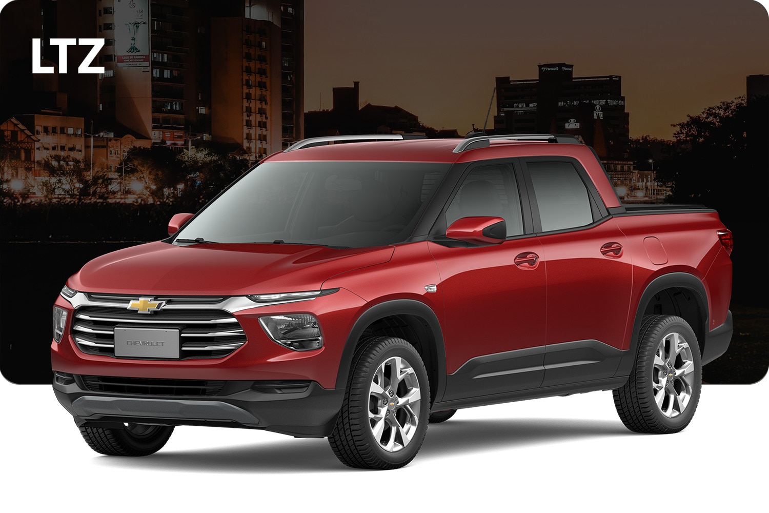 Chevrolet Montana LTZ roja frente a edificios