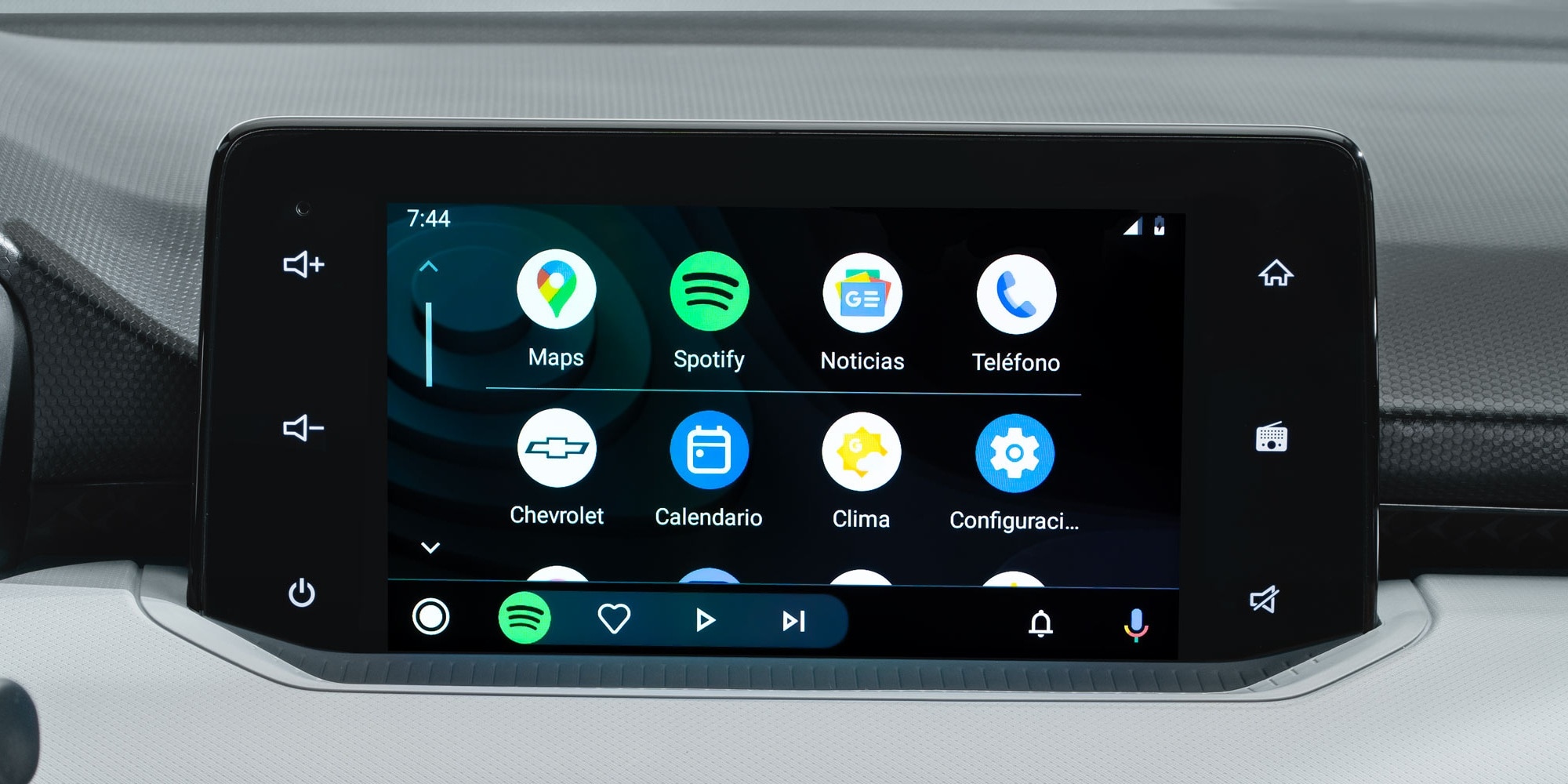 chevrolet chile  sail hatchback radio interior
